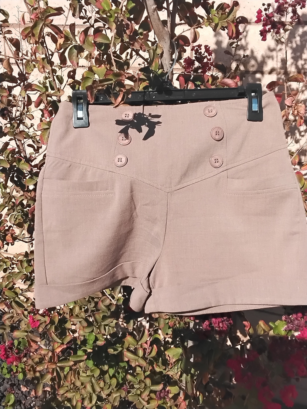 High-Waist Button-Front Women’s Shorts in Tan Y2K Size S
